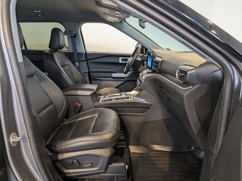 Used 2022 Ford Explorer XLT w/ Equipment Group 202A image 25