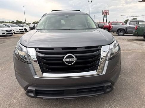 Used 2025 Nissan Pathfinder SV w/ SV Premium Package AWD/4WD image 4