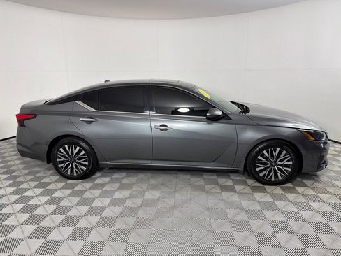 Used 2023 Nissan Altima 2.5 SV w/ SV Premium Package image 4