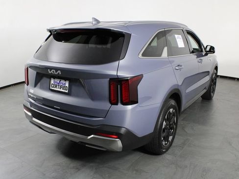 Used 2025 Kia Sorento S FWD image 3