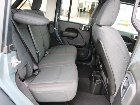 Used 2026 Jeep Wrangler Unlimited Rubicon image 12