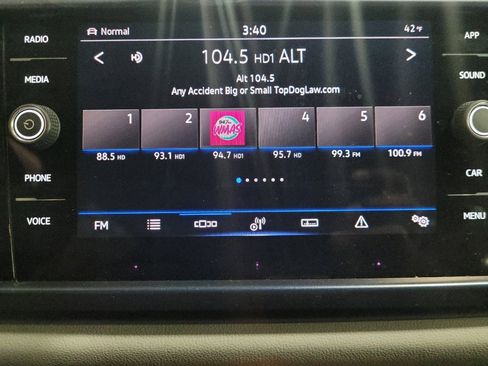 Used 2022 Volkswagen Taos SE image 25