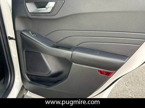 New 2025 Ford Escape SE w/ Class II Trailer Tow Package image 16