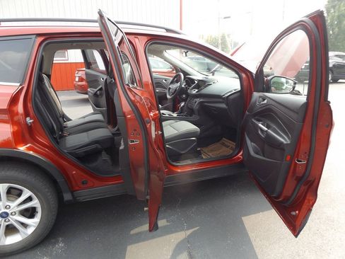 Used 2018 Ford Escape SE w/ SE Sync 3 Package AWD/4WD image 19