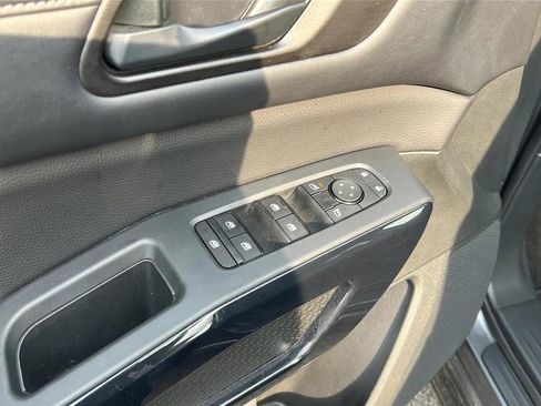 Used 2025 Nissan Pathfinder S FWD image 17