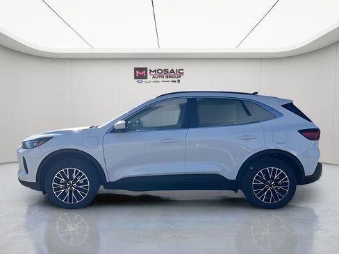 New 2026 Ford Escape SE w/ PHEV Premium Package FWD image 4