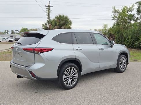Used 2022 Toyota Highlander Platinum image 4