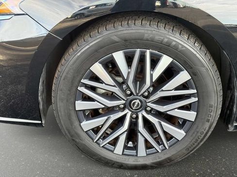 Used 2024 Nissan Altima 2.5 SV FWD image 10