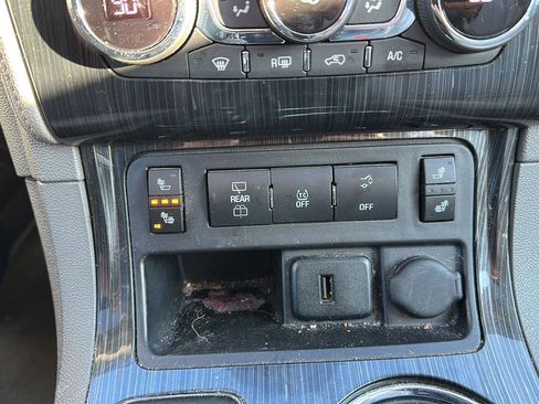 Used 2015 Chevrolet Traverse LT image 19