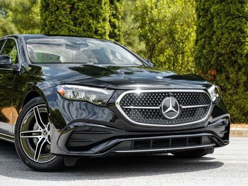 Used 2025 Mercedes-Benz E 350 4MATIC Sedan w/ Winter Package image 6