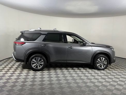 Used 2023 Nissan Pathfinder SL FWD image 9
