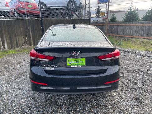 Used 2017 Hyundai Elantra SE FWD image 5