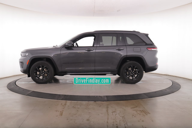 Used 2025 Jeep Grand Cherokee Altitude AWD/4WD image 9