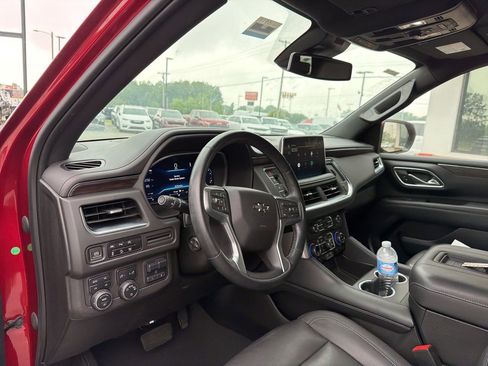 Used 2023 Chevrolet Tahoe Z71 w/ Z71 Off-Road Package AWD/4WD image 4
