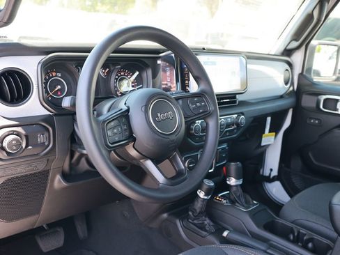 New 2026 Jeep Gladiator Sport AWD/4WD image 11
