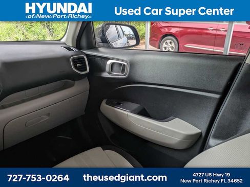 Certified 2025 Hyundai Venue SEL FWD image 18
