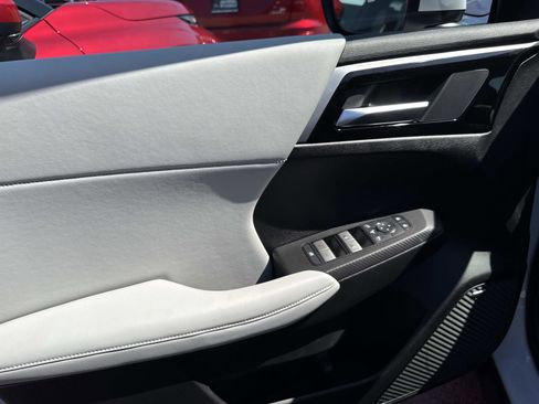 New 2025 Mitsubishi Outlander SE image 14