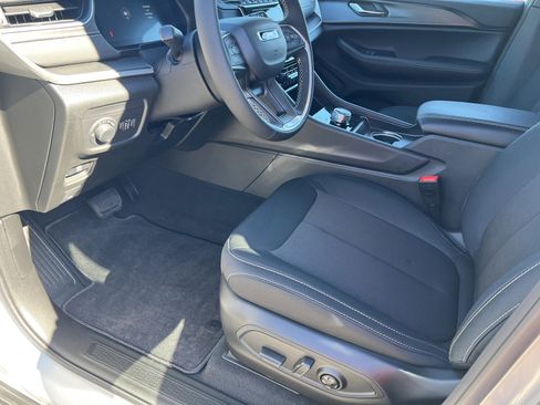 New 2025 Jeep Grand Cherokee Laredo X w/ Luxury Tech Group I image 13