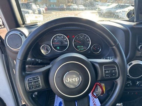 Used 2015 Jeep Wrangler Unlimited Rubicon w/ Connectivity Group image 19