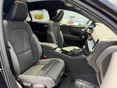 Used 2023 Volvo C40 Recharge Core AWD/4WD image 30
