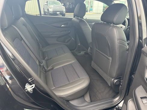 Used 2025 Buick Envista Preferred image 11