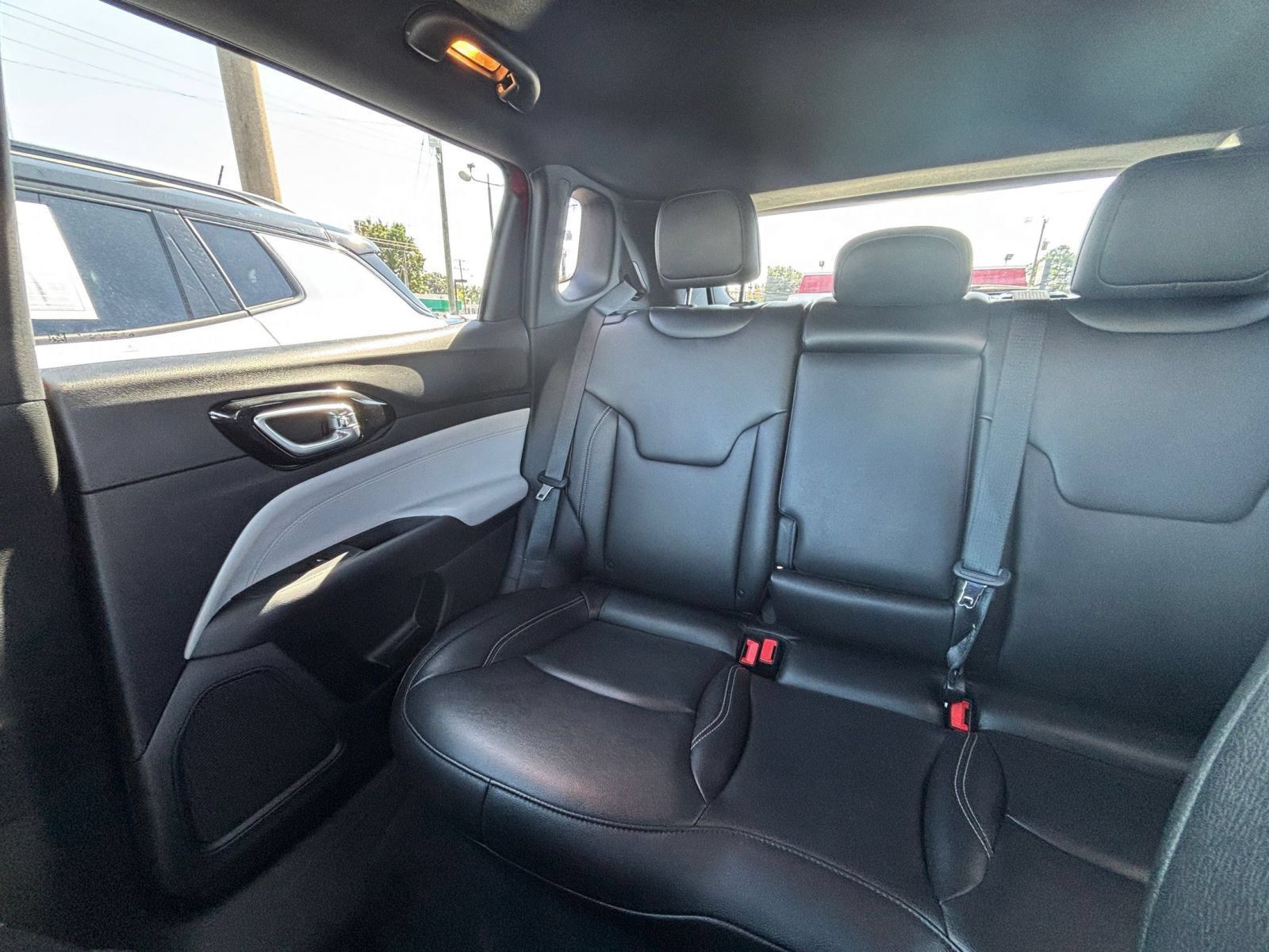 Used 2025 Jeep Compass Latitude AWD/4WD image 39