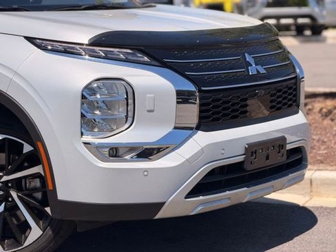Used 2024 Mitsubishi Outlander SE AWD/4WD image 3