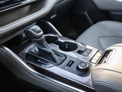Certified 2020 Toyota Highlander Limited AWD/4WD image 23