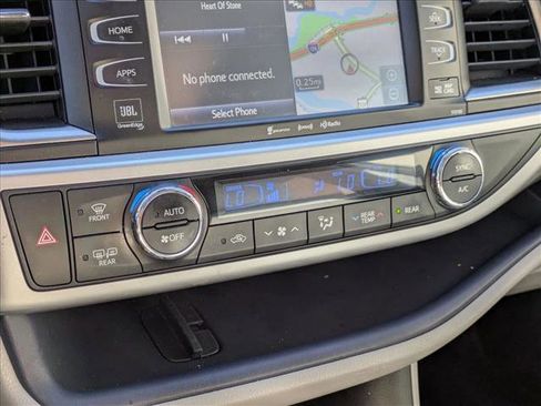 Used 2017 Toyota Highlander Limited image 14