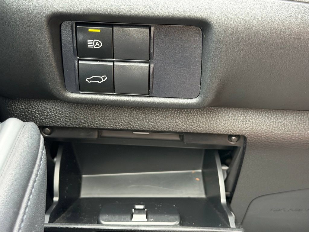 Used 2020 Toyota Highlander XLE AWD/4WD image 7
