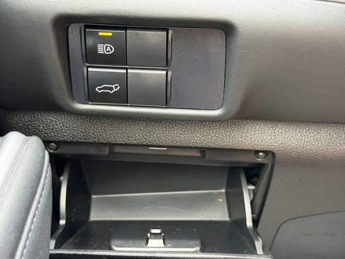 Used 2020 Toyota Highlander XLE AWD/4WD image 7