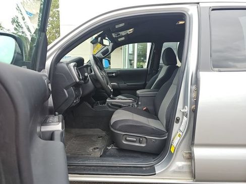 Used 2023 Toyota Tacoma TRD Off-Road AWD/4WD image 9