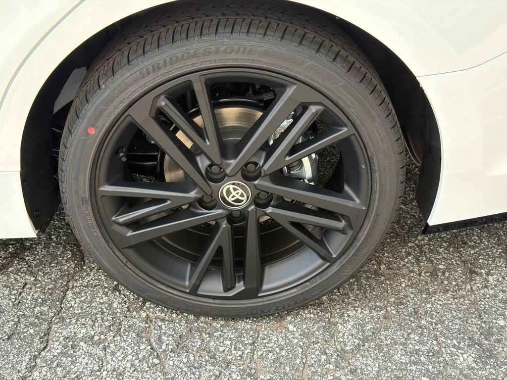New 2026 Toyota Camry Hybrid FWD image 21