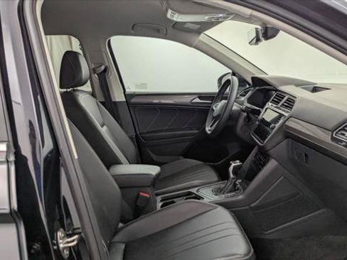 Used 2023 Volkswagen Tiguan SE FWD image 21