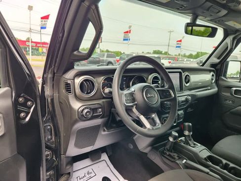 Used 2023 Jeep Wrangler Sahara image 10