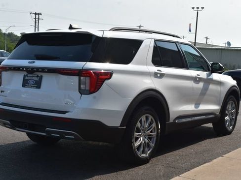 Used 2025 Ford Explorer Active w/ Active Comfort Package AWD/4WD image 12
