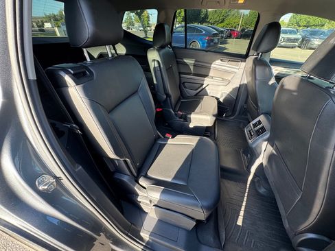 Used 2019 Volkswagen Atlas SEL R-Line AWD/4WD image 18
