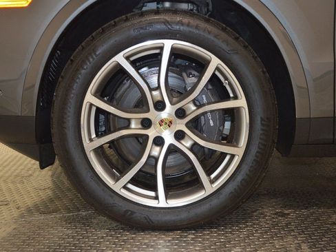 Certified 2024 Porsche Cayenne Coupe image 13