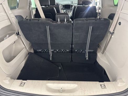 Used 2023 Chrysler Pacifica Touring-L image 26