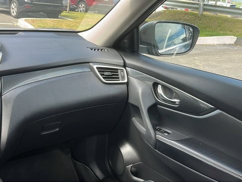 Used 2016 Nissan Rogue SL w/ SL Premium Package image 24