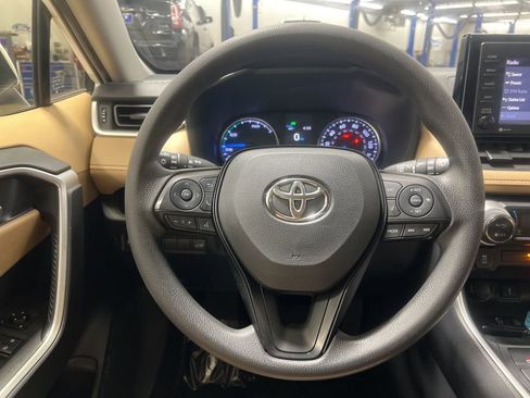 Used 2020 Toyota RAV4 XLE w/ Convenience Package image 18