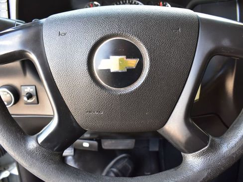 Used 2014 Chevrolet Express 2500 image 32