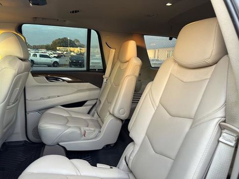 Used 2019 Cadillac Escalade Premium Luxury image 17