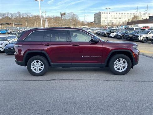 Certified 2023 Jeep Grand Cherokee Laredo image 7