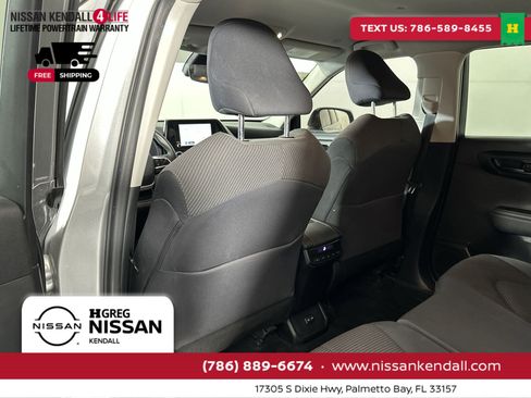 Used 2024 Toyota Highlander LE image 27