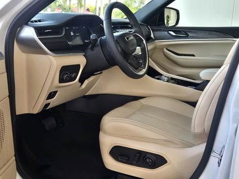 Used 2024 Jeep Grand Cherokee Limited AWD/4WD image 15