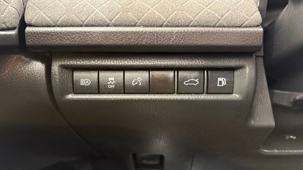 Used 2025 Toyota Camry XLE FWD image 30