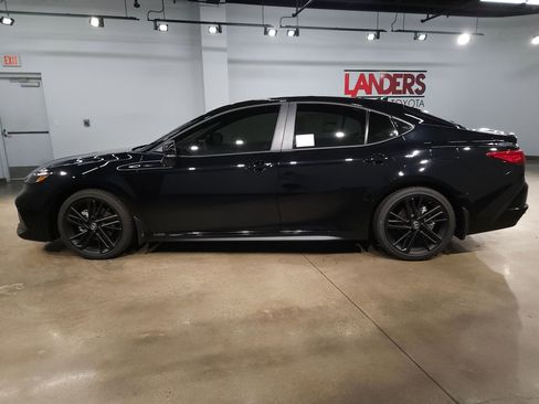 New 2026 Toyota Camry Hybrid FWD image 4