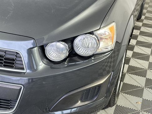 Used 2014 Chevrolet Sonic LT image 9