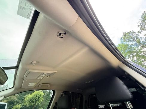 Used 2019 Nissan Titan SV w/ SV Convenience Package RWD image 53